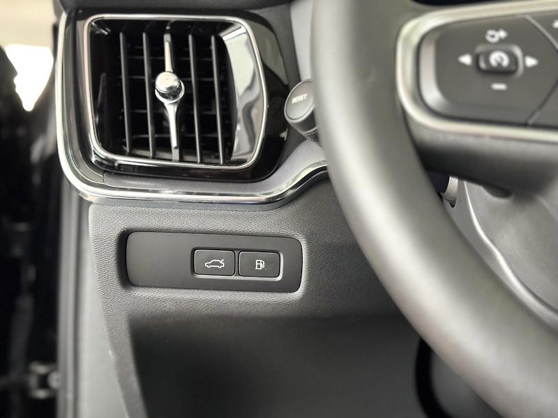 Volvo V60 T6 AWD*Recharge*KeyLess*Tažné - fotka 30 z 39