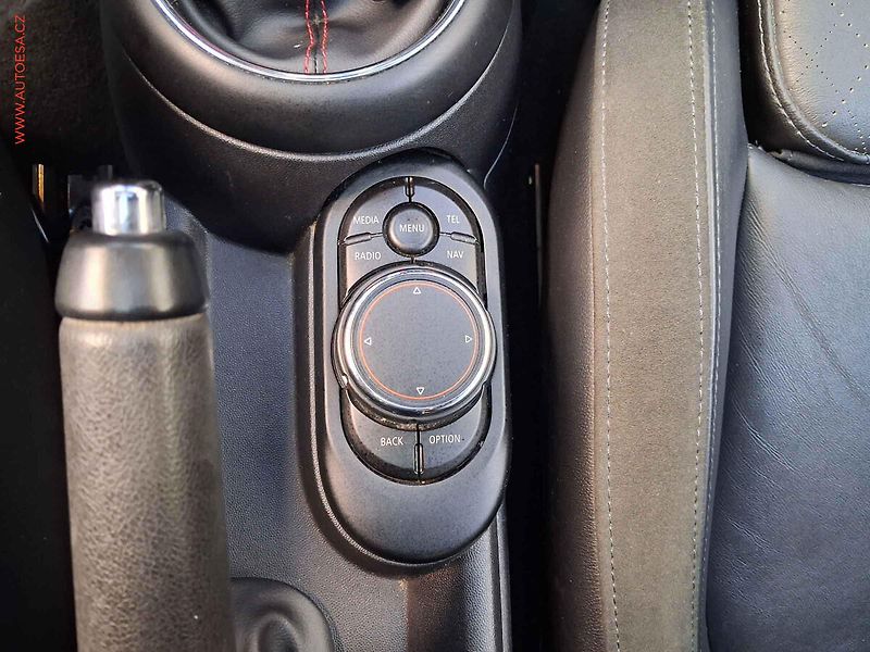 Mini Cooper S (2018) 2.0 i, AT, kůže, panor - fotka 12 z 16