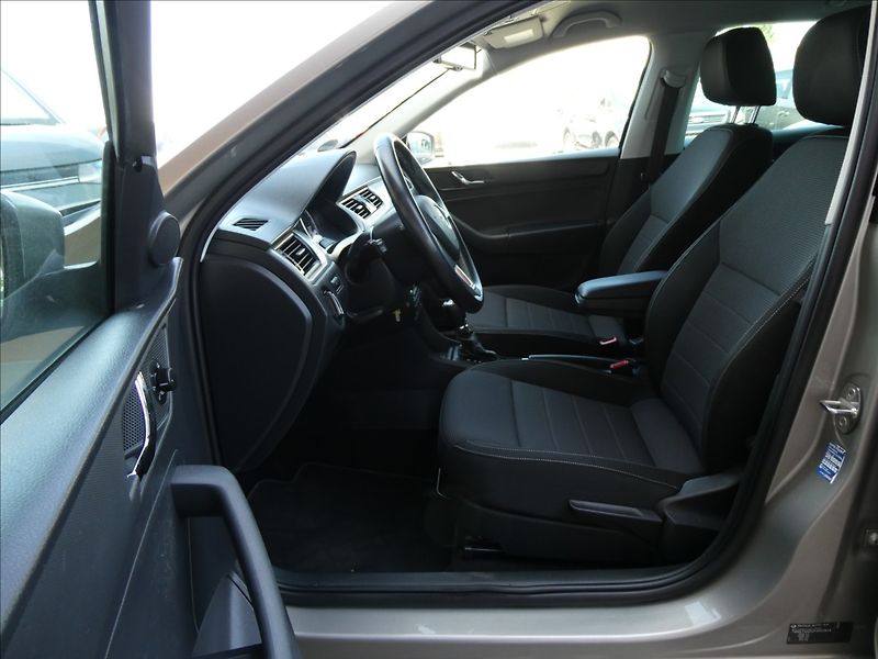 Škoda Rapid 1,4 TSi 90kW 1.majitel, DSG - fotka 22 z 41