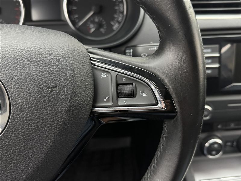Škoda Octavia 2,0 110kW DSG ALU VÝHŘEV ČR TZ - fotka 12 z 34