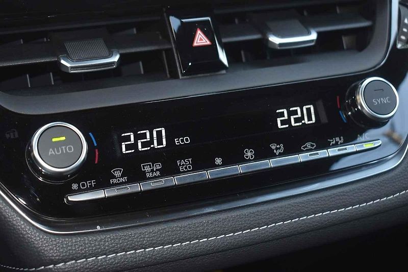 Modernizovaná Toyota Corolla TS se dobře cítí i na venkovských silnicích