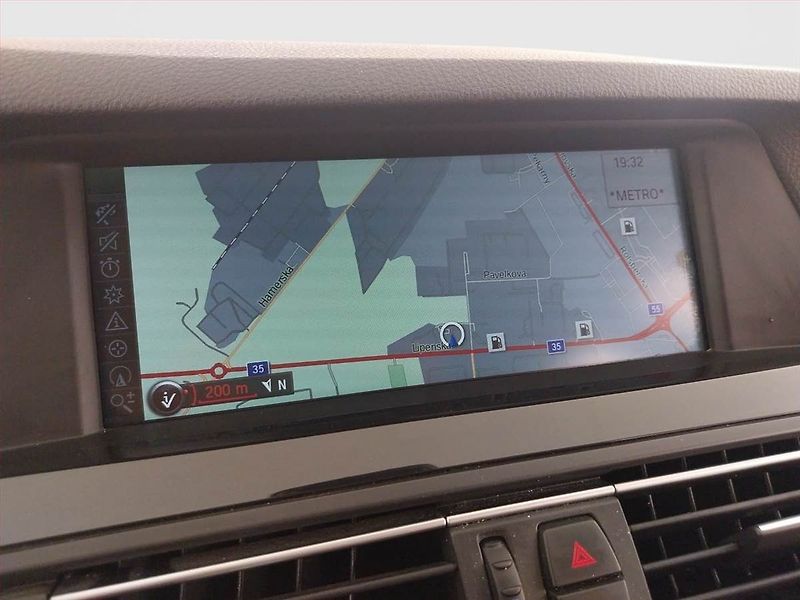BMW Řada 5 (2010) 530d, Automat, Navi, Xenony - fotka 13 z 23