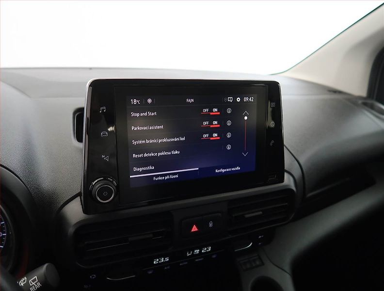 Opel Combo (2021) Edition 1.2 Turbo, 7Míst, 1Maj - fotka 16 z 24