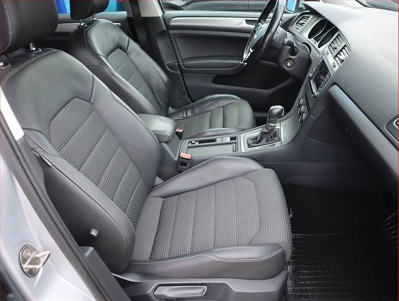 Volkswagen Golf (2016) 1.2 TSI, Automat, Serv.kniha - fotka 9 z 21