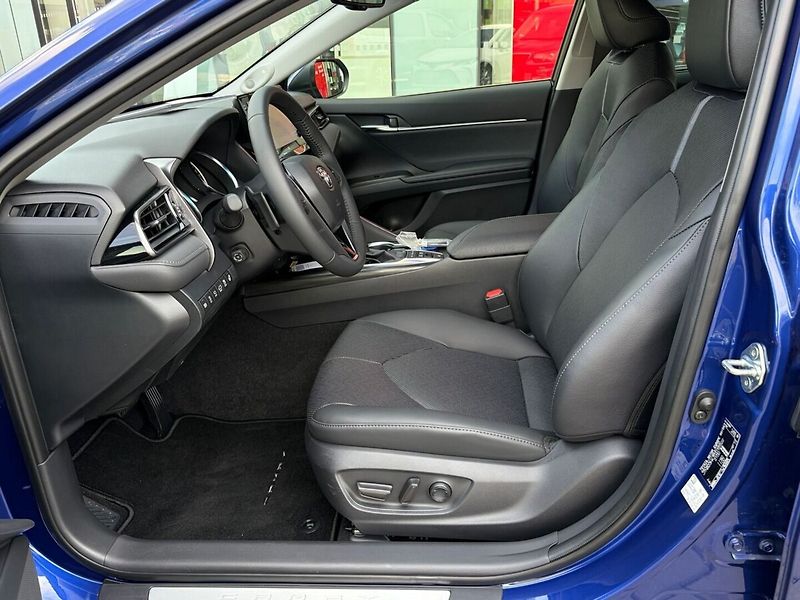Toyota Camry 2,5 Hybrid Executive VIP - fotka 6 z 18