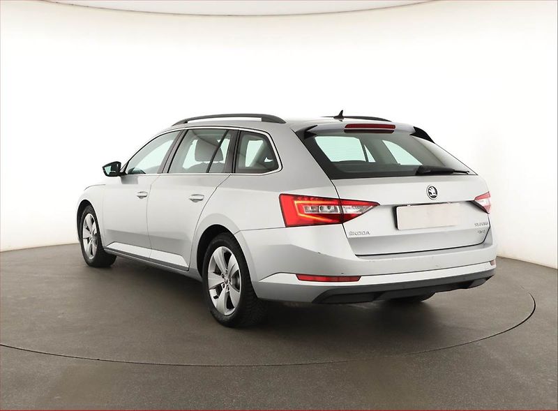 Škoda Superb (2016) 2.0 TDI 4x4, 4X4, Navi - fotka 4 z 19