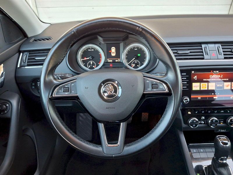 Škoda Octavia (2019) Style Plus DSG 2,0TSi 140kW - fotka 15 z 34