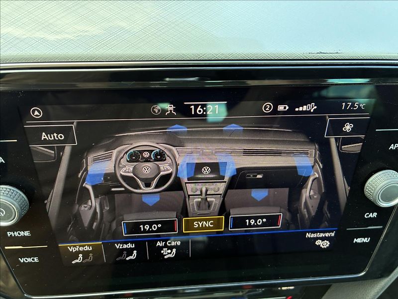 Volkswagen Passat 2,0 PANORAMA,TAŽNÉ,ALLU 19 - fotka 23 z 27