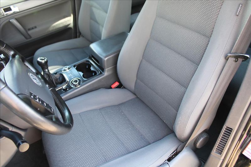 Volkswagen Touareg 2,5 TDI  NOVÉ V ČR,4x4 - fotka 22 z 29