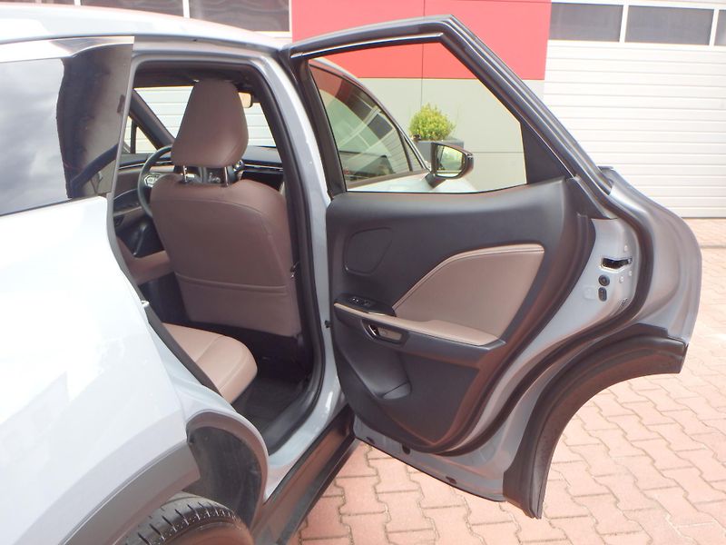Lexus LBX (2024) 4x4 Elegant Tech  - fotka 15 z 28