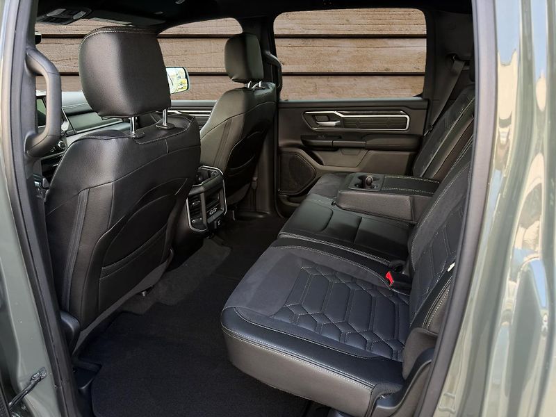 Dodge RAM (2020) +OFFROAD PAKET+LOOK26+HEMI+ - fotka 12 z 21