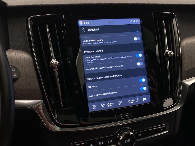 Volvo V90 CC B4 AWD PLUS AUT - fotka 52 z 56