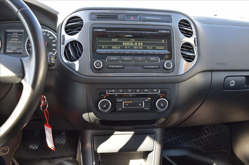 Volkswagen Tiguan 1,4 i 90kw BI-XENON PANORAMA - fotka 33 z 44