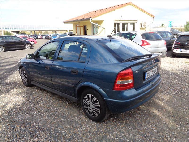Opel Astra 1,4 - fotka 5 z 16