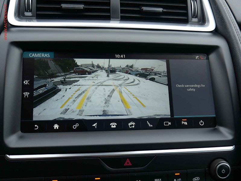 Jaguar E-Pace (2018) 2.0 D, LED, navi, kamera - fotka 13 z 20
