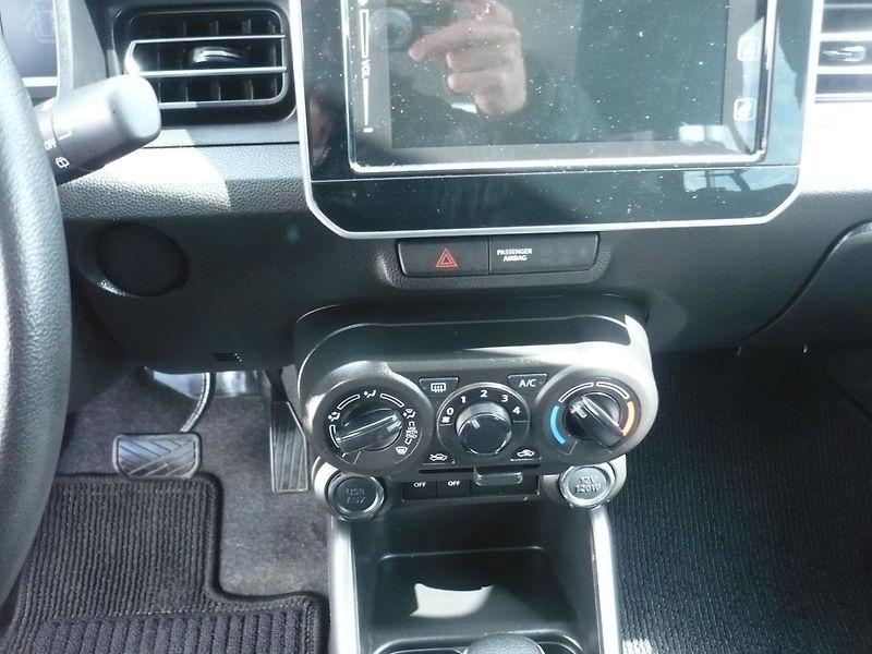 Suzuki Ignis 1.2i 61Kw Automat REZERVACE - fotka 13 z 29