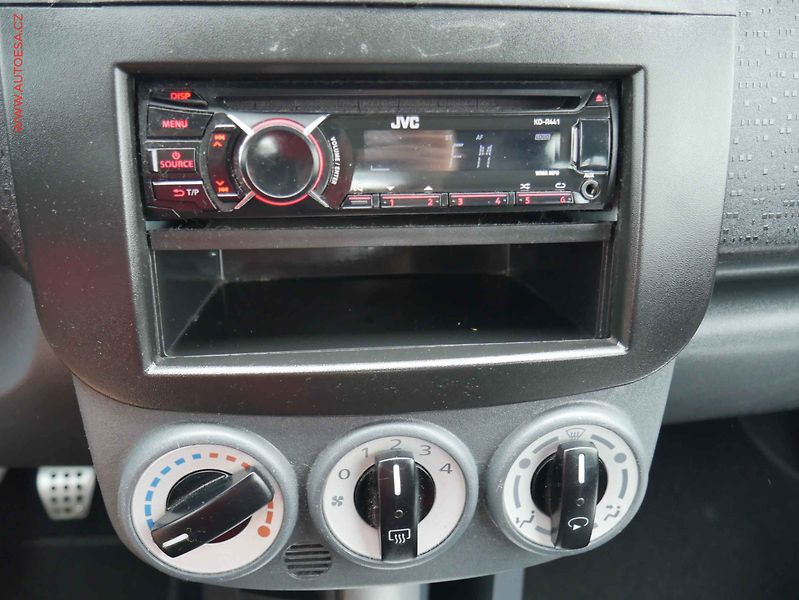 Mitsubishi Colt (2013) 1.2i - fotka 11 z 13