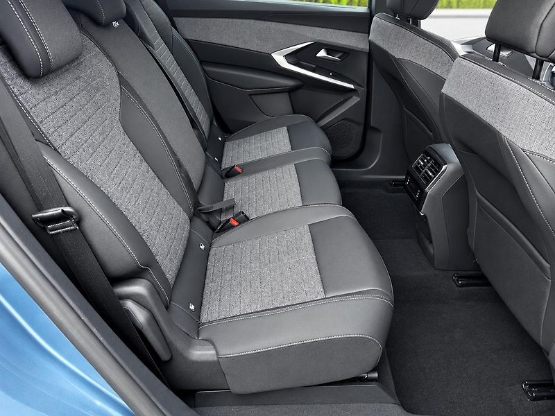 Peugeot 5008 (2025) ALLURE hybrid eDCS6 7míst 1maj - fotka 35 z 36