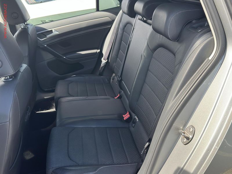 Volkswagen Golf (2015) 1.6TDI, Navi - fotka 10 z 21
