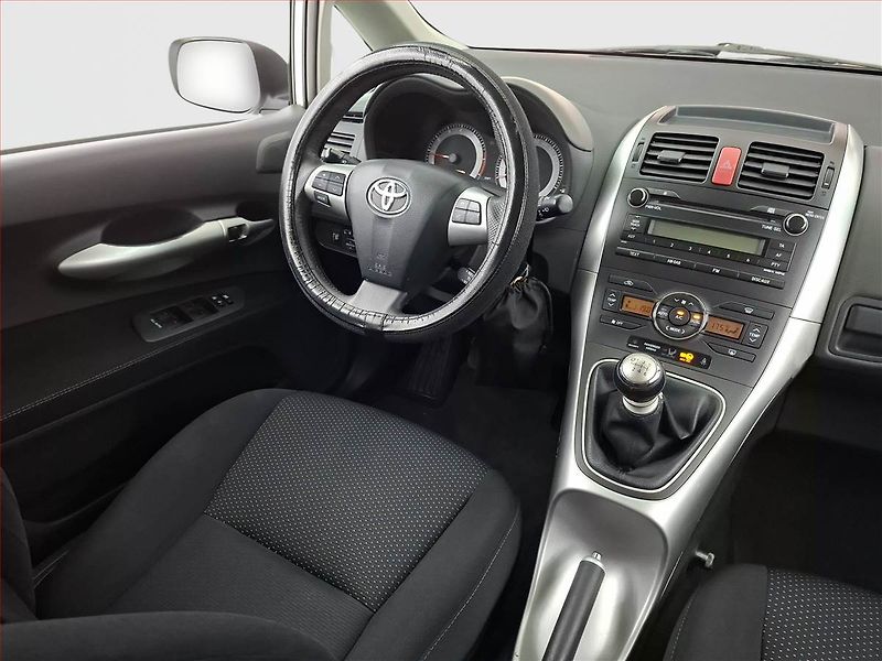 Toyota Auris (2011) 1.6 Valvematic, Tempomat - fotka 7 z 17