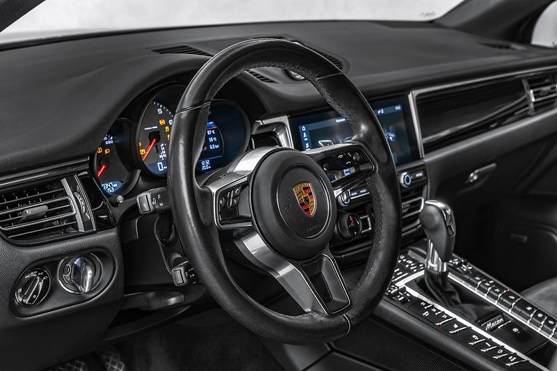 Porsche Macan S Sport Chrono Vzduch - fotka 16 z 23