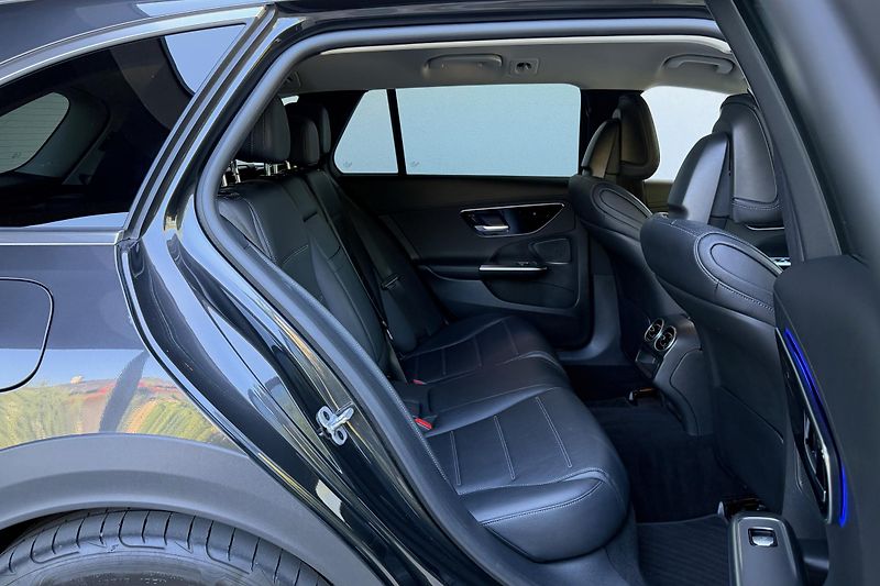 Mercedes-Benz Třídy C (2023) C 220d 4Matic Allterrain - fotka 52 z 125