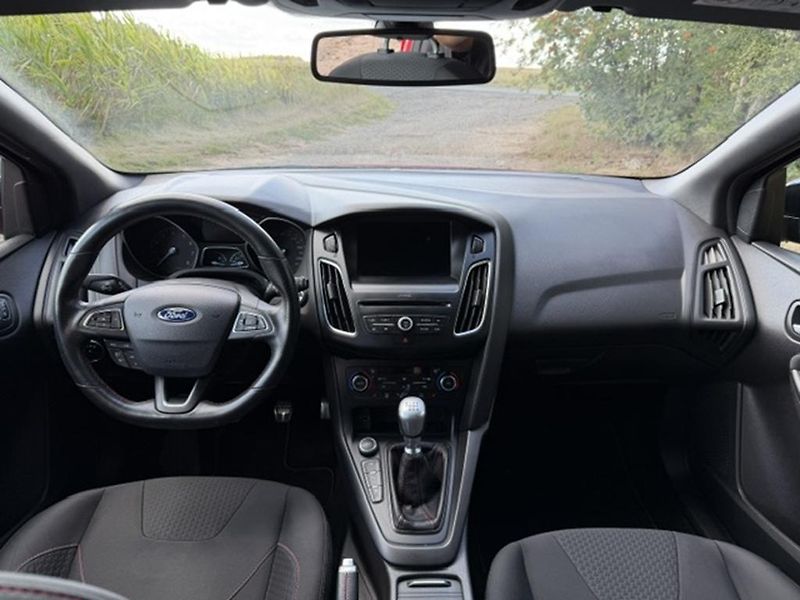 Ford Focus ST-line, 1.5 EcoBoost 110kW - fotka 16 z 31