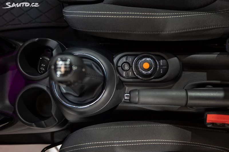 Mini Cooper S 2.0 141 kW - fotka 19 z 36