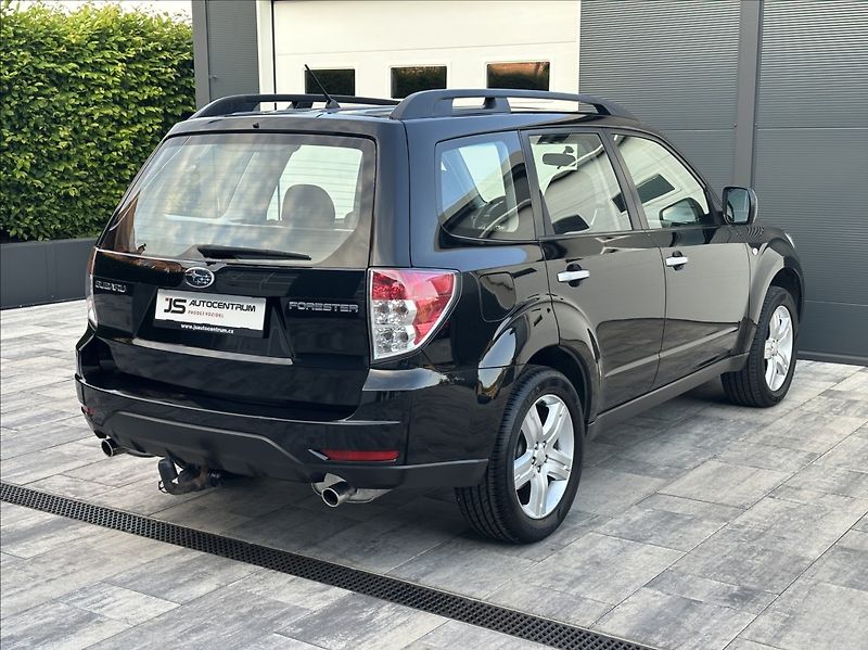 Subaru Forester 2,0 150PS  Comfort A/T 4x4 - fotka 7 z 50