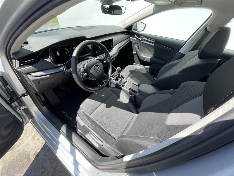 Škoda Octavia 2,0 TDI Combi Style Plus LED - fotka 5 z 22