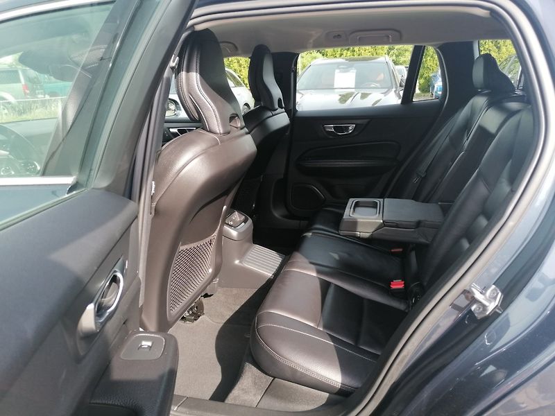 Volvo V60 (2020) 2.0 T6 AWD PHEV INSCRIPTION - fotka 10 z 42