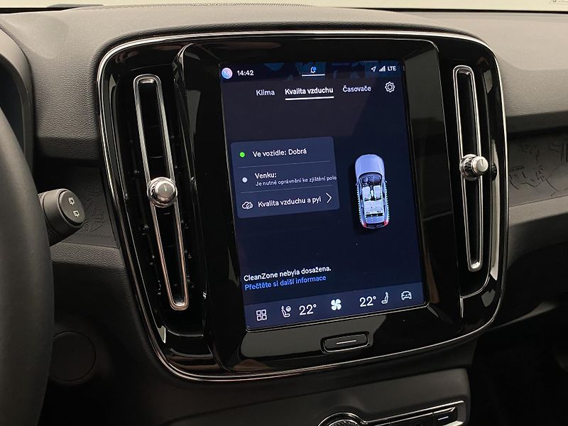 Volvo XC40 PURE ELECTRIC RECHARGE TWIN - fotka 39 z 58