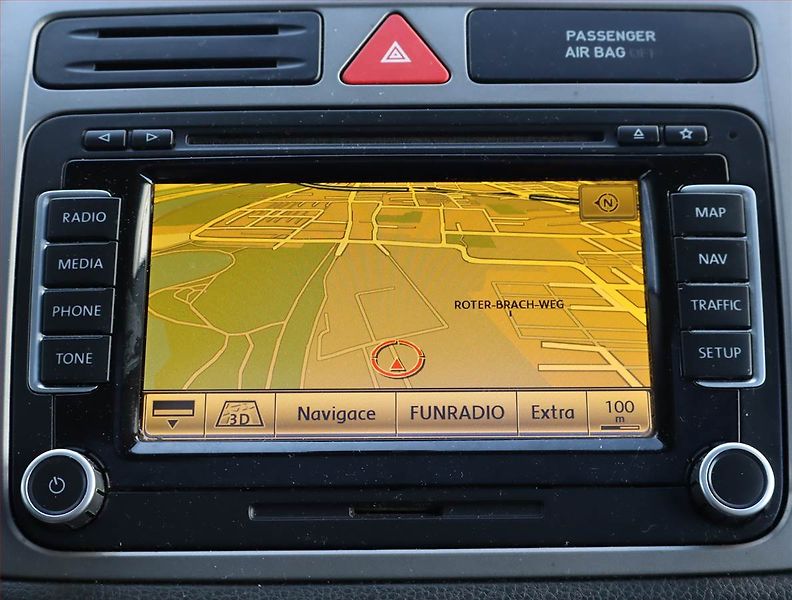 Volkswagen Tiguan (2010) R-Line 2.0 TSI, 4X4, Automat - fotka 18 z 19