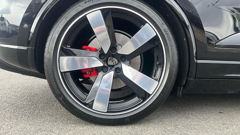 Porsche Macan (2025) Turbo - fotka 11 z 30