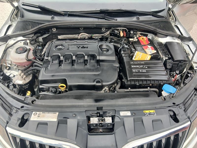 Škoda Octavia 2.0 TDi SCOUT 1.MAJ ČR - fotka 36 z 38
