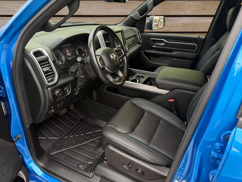 Dodge RAM (2022) +HYDRO BLUE+LOOK26+OFFR.PAKET+ - fotka 13 z 22