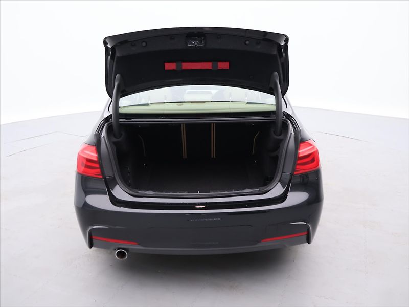 BMW Řada 3 2,0 318d M Sport Aut. CZ DPH - fotka 9 z 34