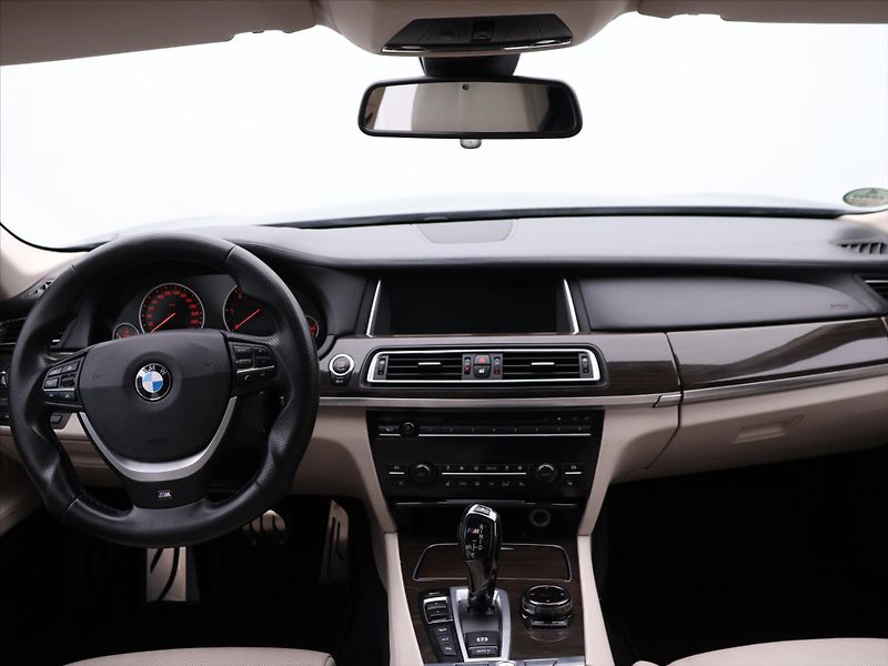 BMW Řada 7 3,0 730d 190kW xDrive - fotka 27 z 34