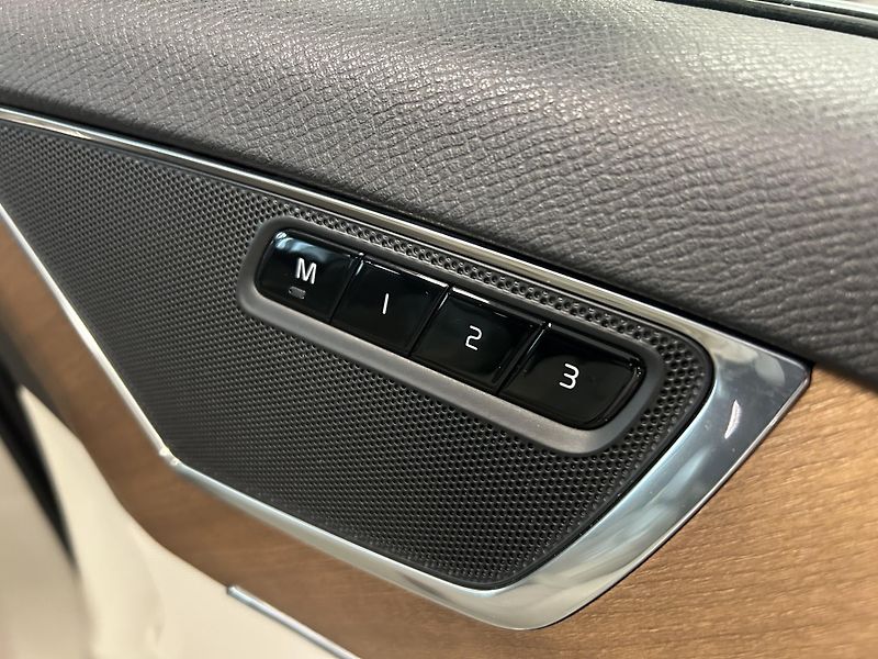 Volvo XC90 (2017) D5 AWD Drive-E Inscrip Panoram - fotka 30 z 30