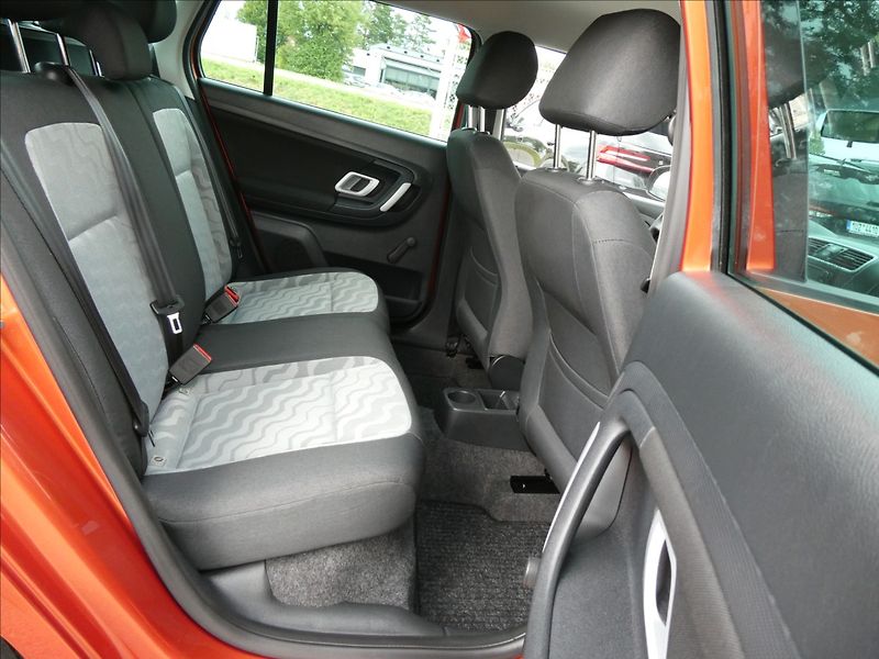 Škoda Fabia 1,4 i16V 1.MAJITEL,závěs,2xkol - fotka 26 z 48