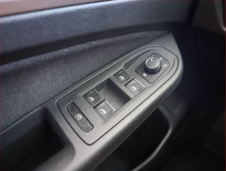 Volkswagen Golf (2024) Limited 2.0 TDI - fotka 13 z 18