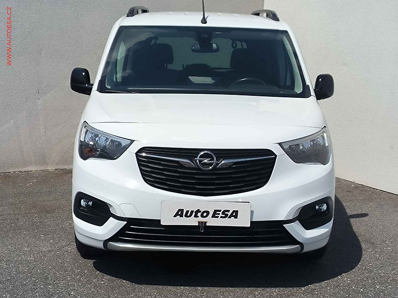 Opel Combo (2022) 1.5 CDTi, 2.maj,ČR, Elegance - fotka 2 z 19