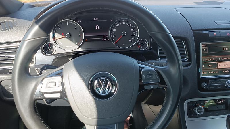 Volkswagen Touareg 3,0TDi 176kW Nové v ČR - fotka 15 z 44