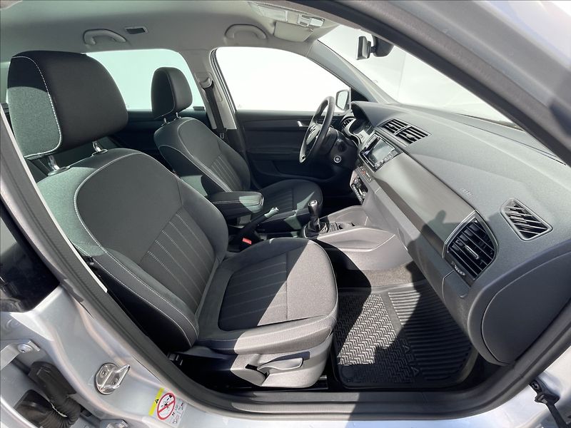 Škoda Fabia 1,0 TSI Combi Style Plus ACC - fotka 18 z 23
