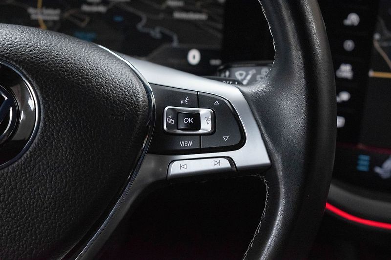 Volkswagen Touareg 3.0TDI R-LINE*TAŽNÉ*WEBASTO*ČR - fotka 34 z 49