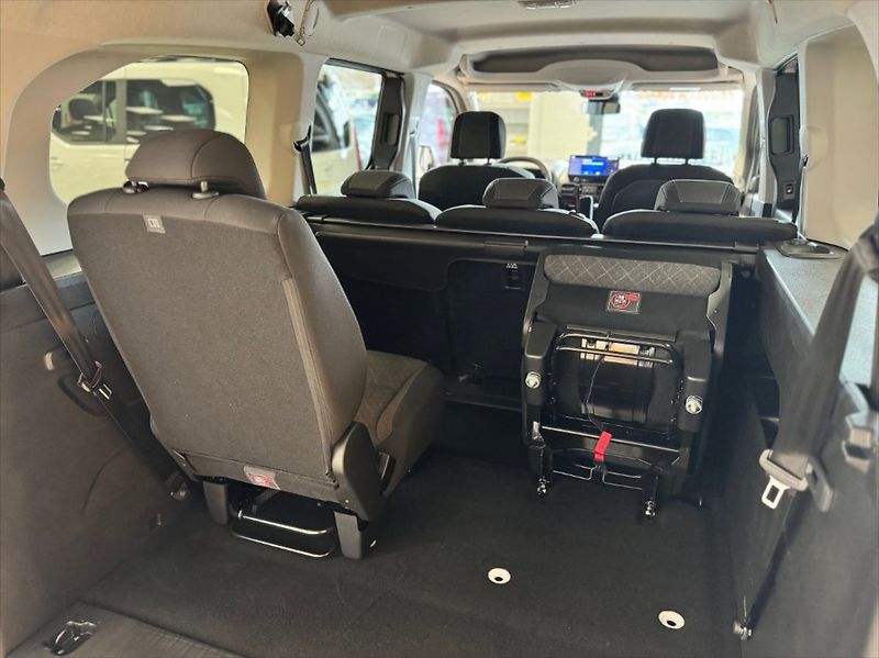 Opel Combo (2024) 1.5 Elegance Plus L2H1 AT8 - fotka 11 z 11