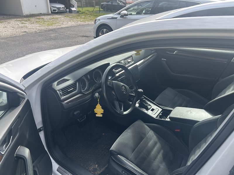 Škoda Superb Combi Scout TDi,140kw,DSG,4x4 - fotka 12 z 13