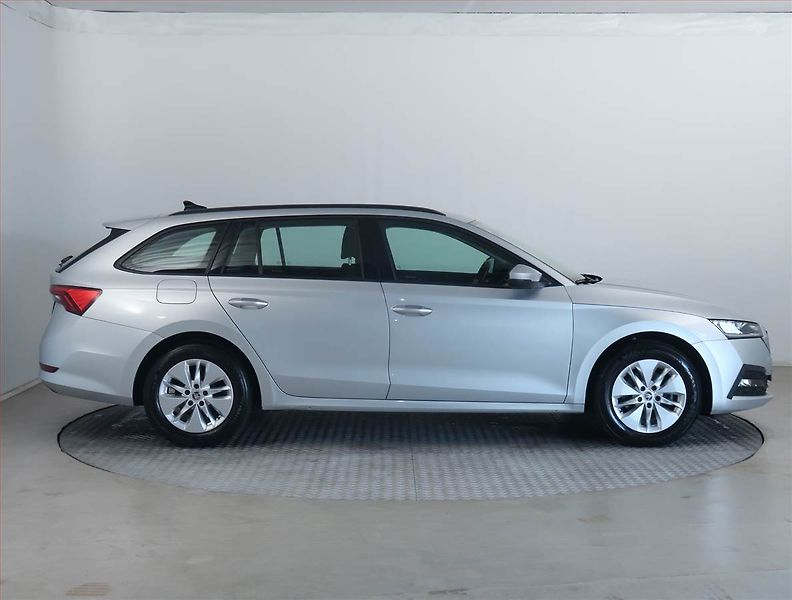 Škoda Octavia (2022) Ambition 2.0 TDI, ČR,1.maj - fotka 6 z 18