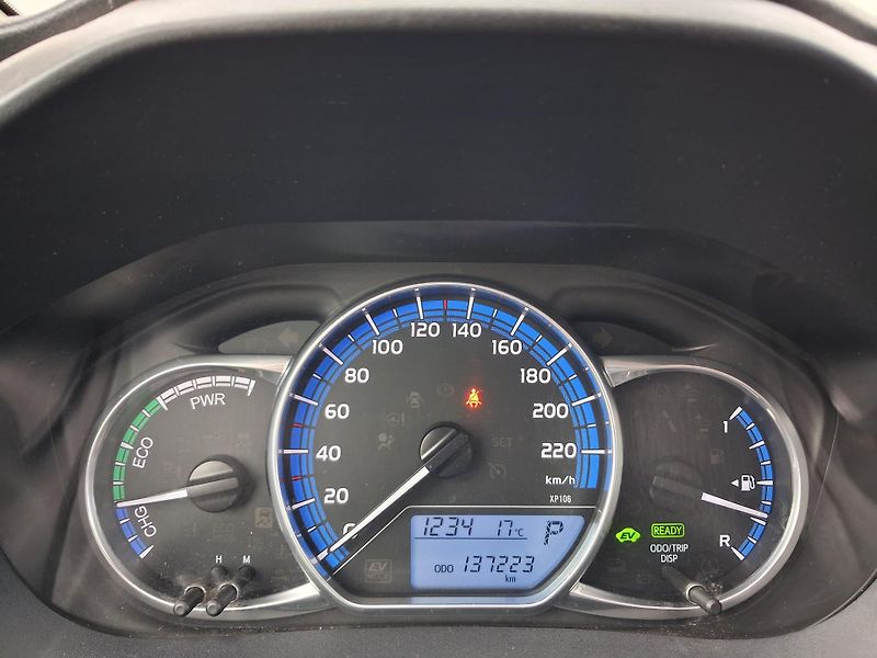 Toyota Yaris 1.5 HSD Trend - fotka 15 z 23
