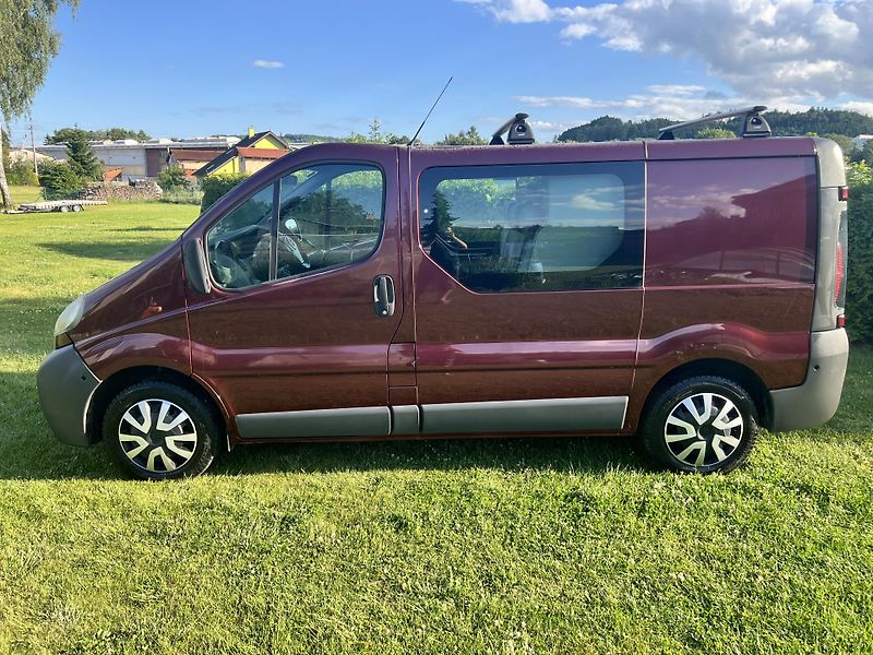 Opel Vivaro 1.9CDTI 74KW,5 MÍST,KLIMA,TZ - fotka 4 z 39